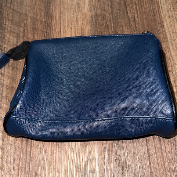 Salvatore Ferragamo for Eva Air Faux Saffiano faux Leather parfums bag - Picture 3 of 4